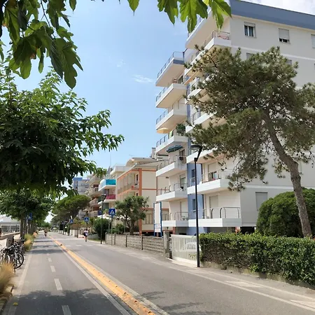 Appartement In Seafront With Terrace